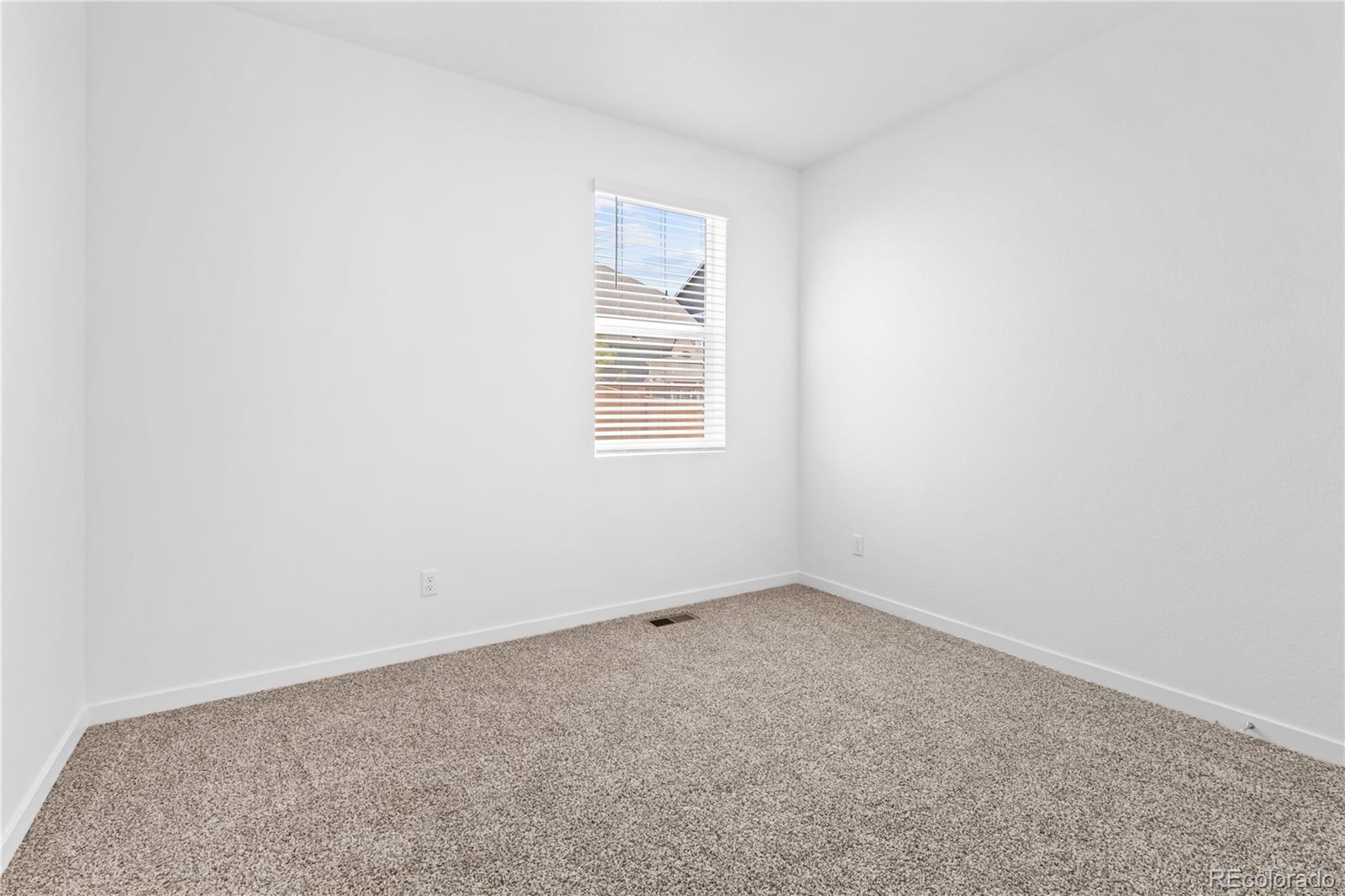 MLS Image #19 for 840 n clubview street,watkins, Colorado