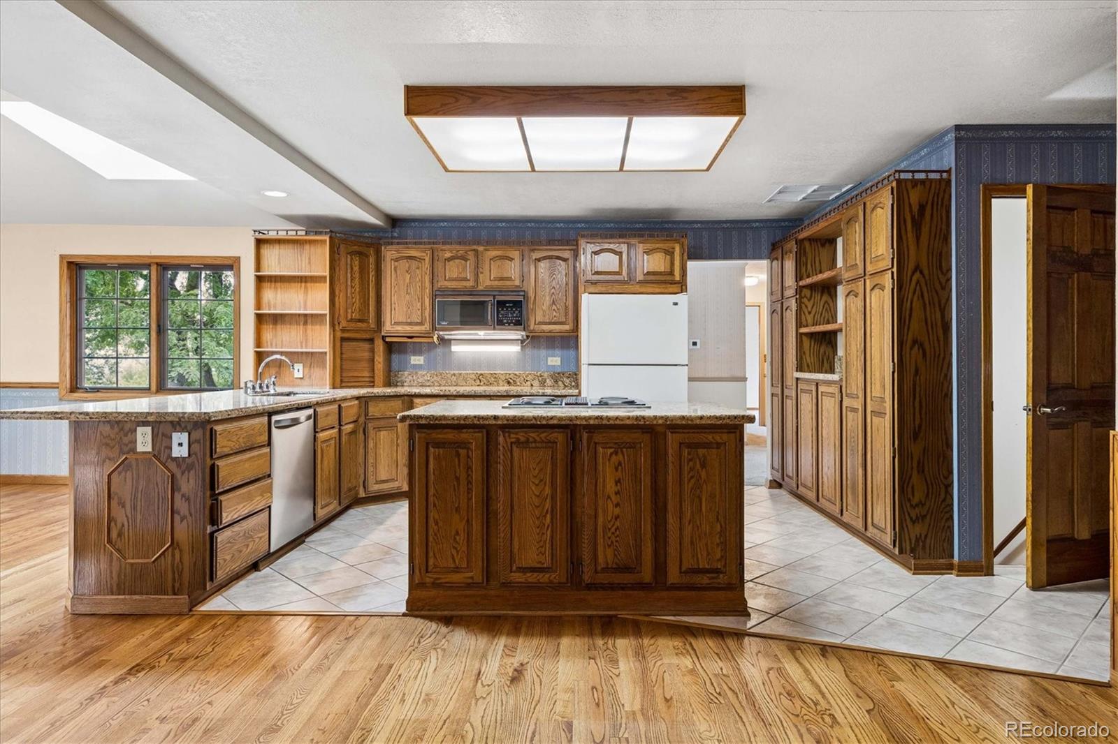 MLS Image #10 for 1610 s arbutus place,denver, Colorado