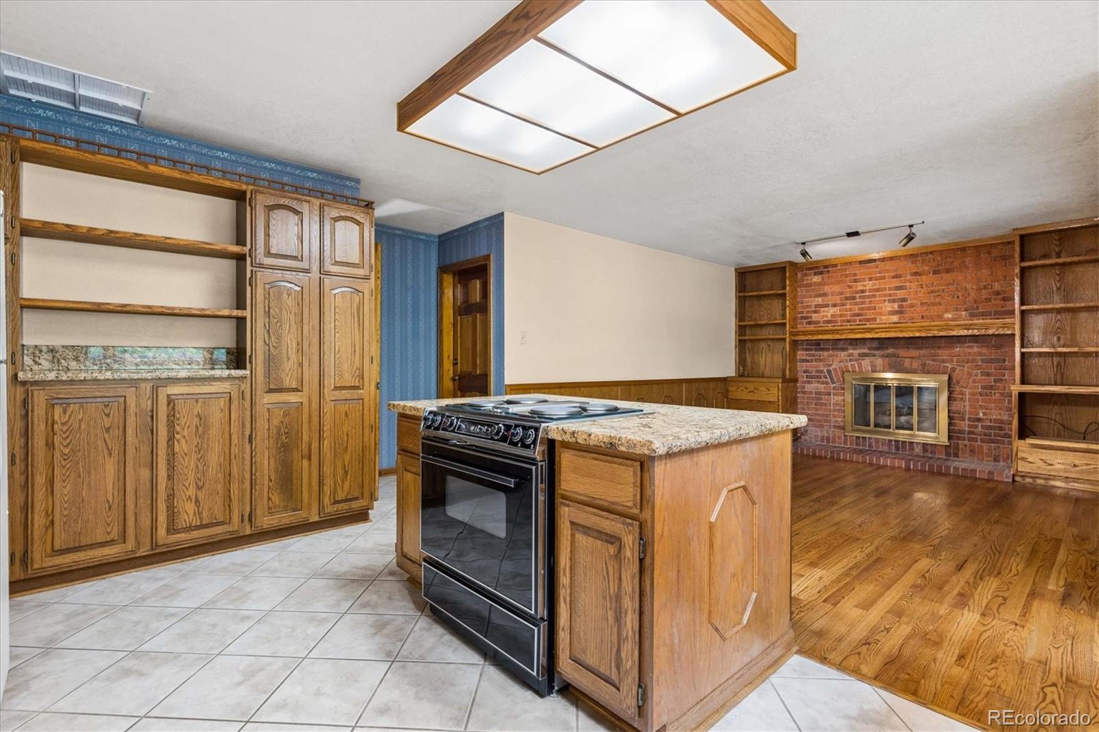 MLS Image #15 for 1610 s arbutus place,denver, Colorado