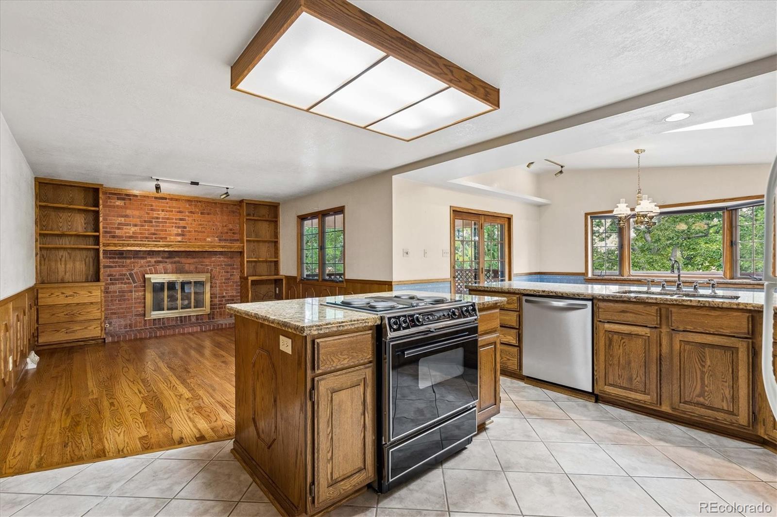 MLS Image #4 for 1610 s arbutus place,denver, Colorado