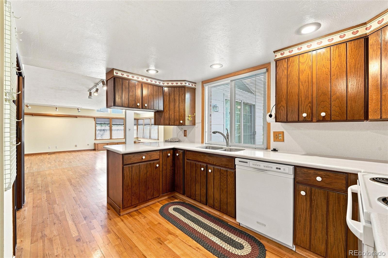 MLS Image #13 for 1460 s macon street,aurora, Colorado