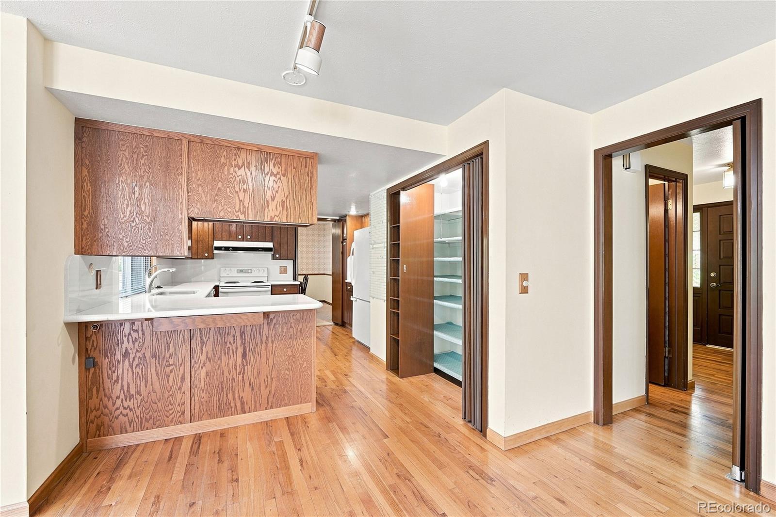 MLS Image #17 for 1460 s macon street,aurora, Colorado