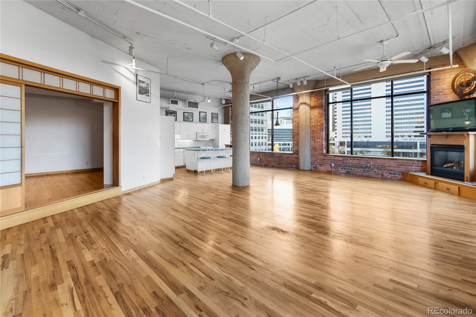 MLS Image #2 for 2000  arapahoe street 402,denver, Colorado