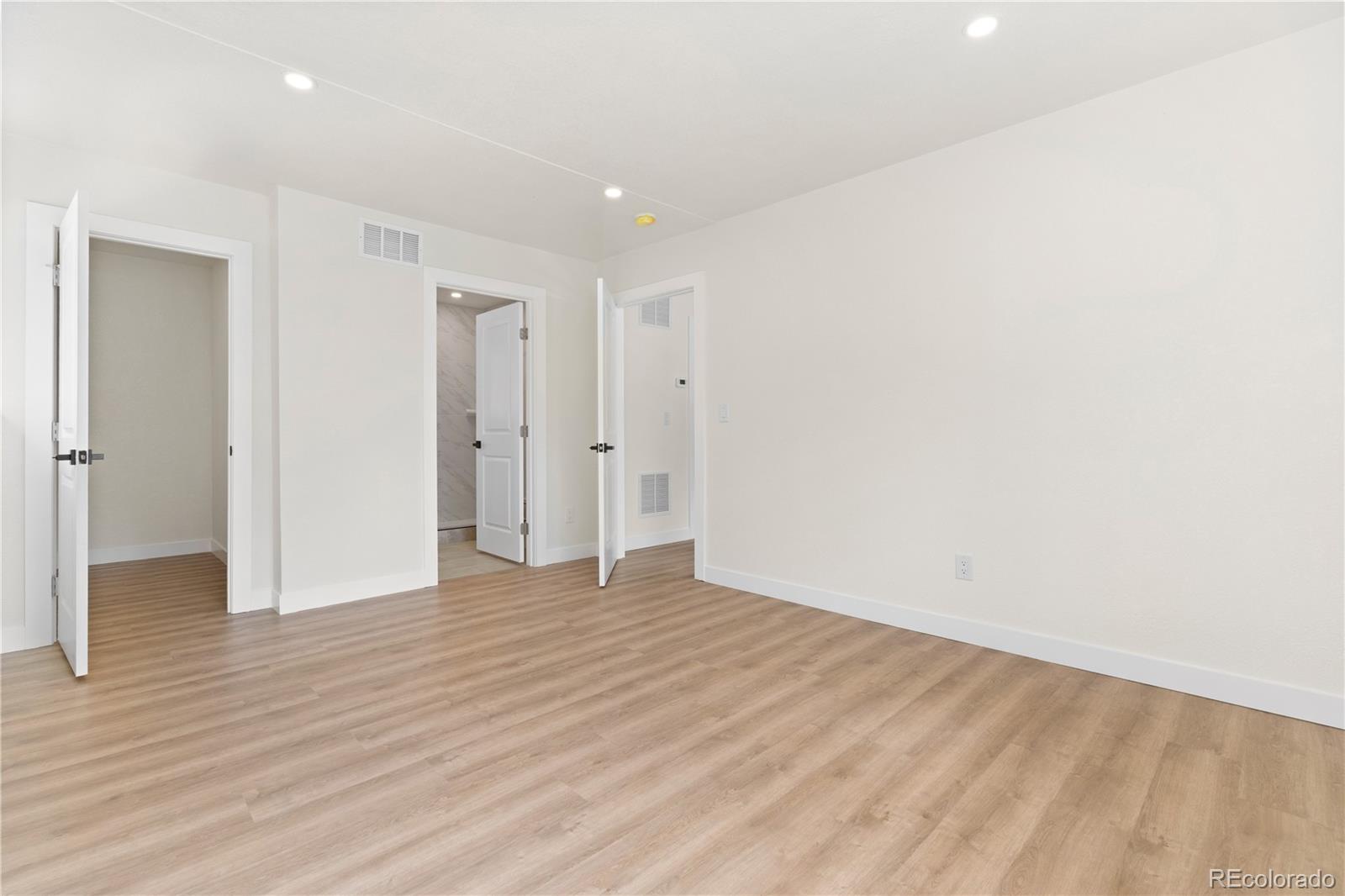 MLS Image #13 for 3690  newport street,denver, Colorado