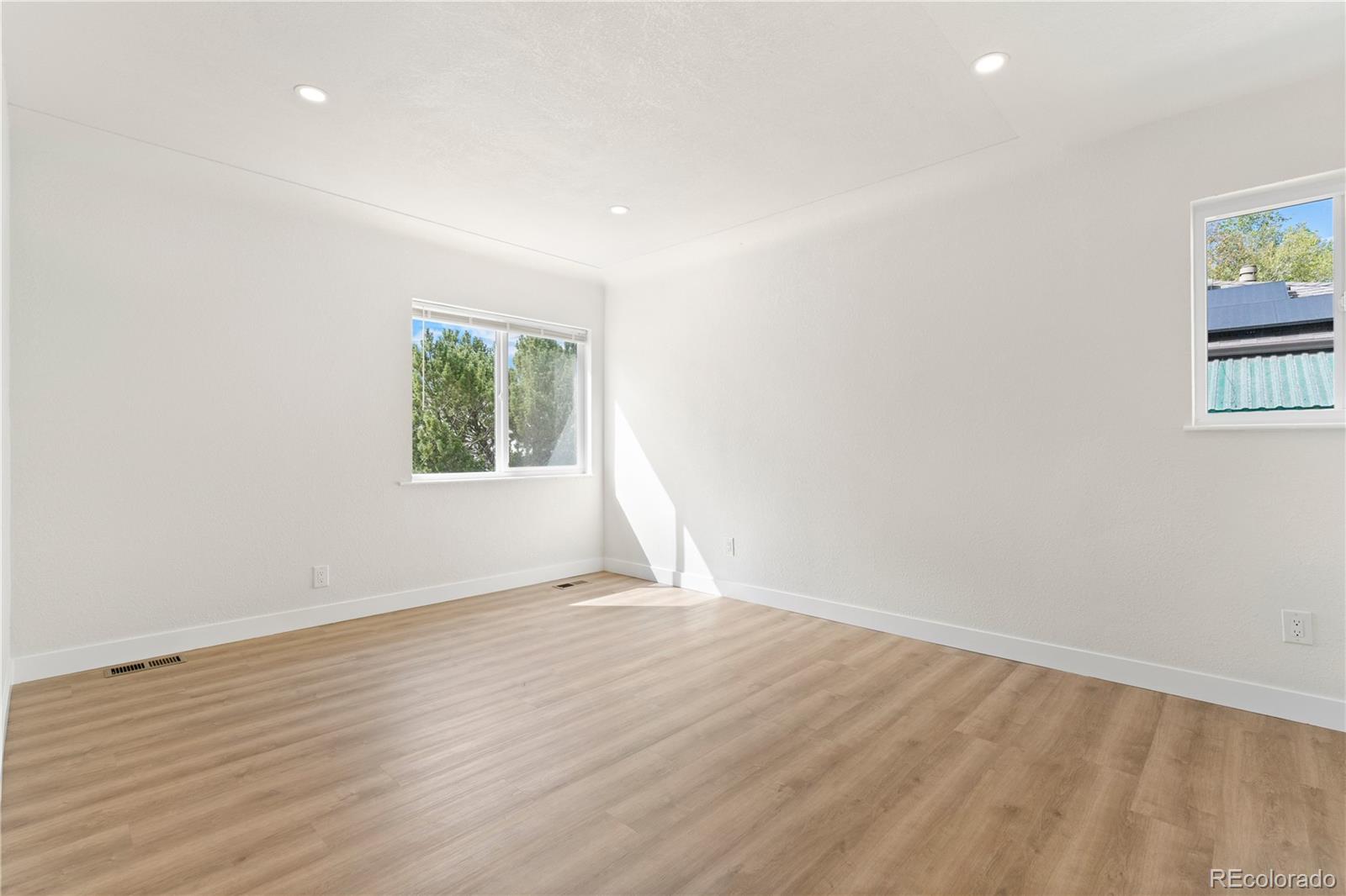 MLS Image #14 for 3690  newport street,denver, Colorado