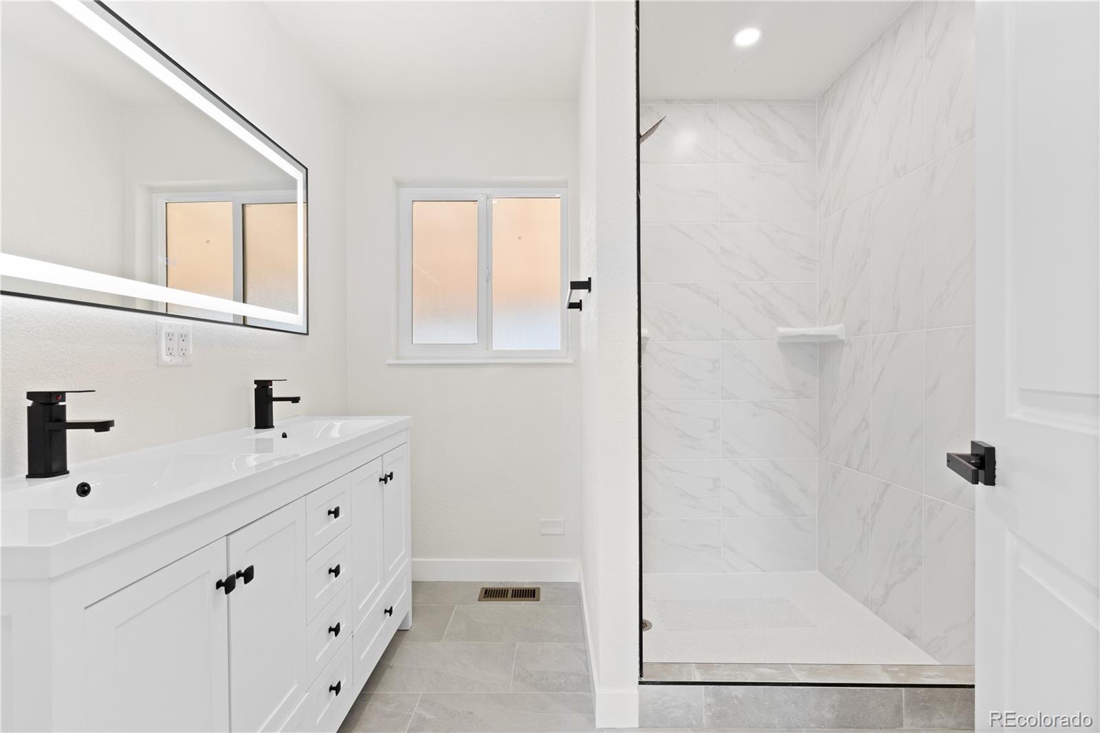 MLS Image #15 for 3690  newport street,denver, Colorado