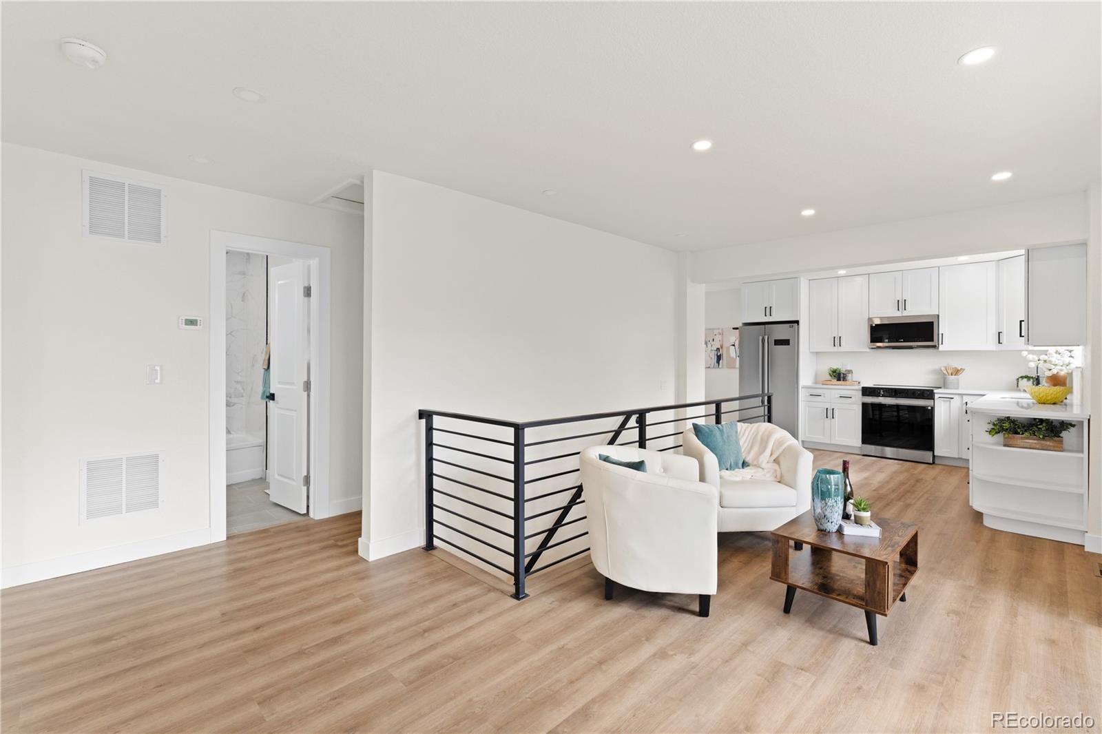 MLS Image #5 for 3690  newport street,denver, Colorado