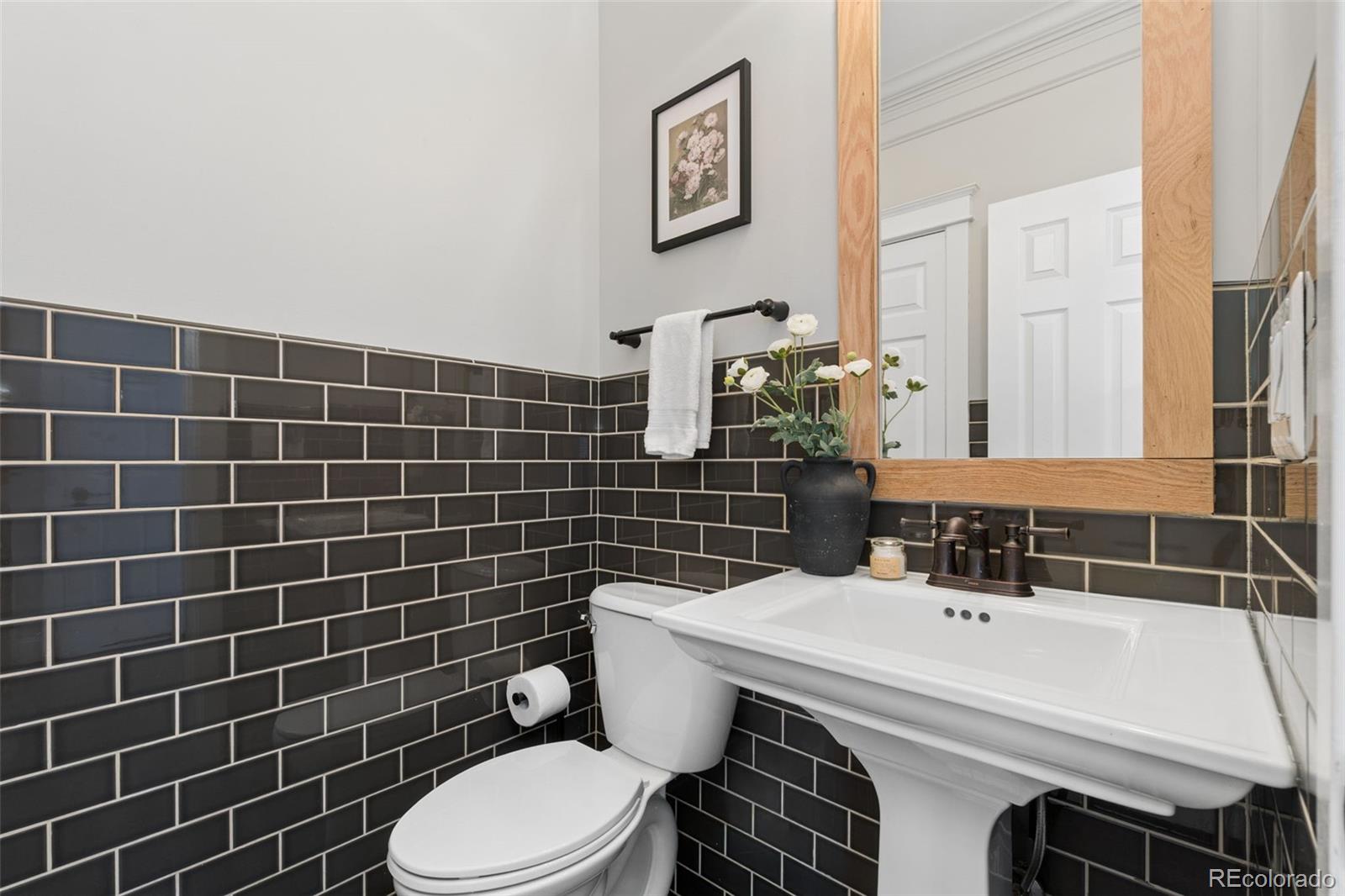 MLS Image #16 for 8131 e 33rd avenue,denver, Colorado