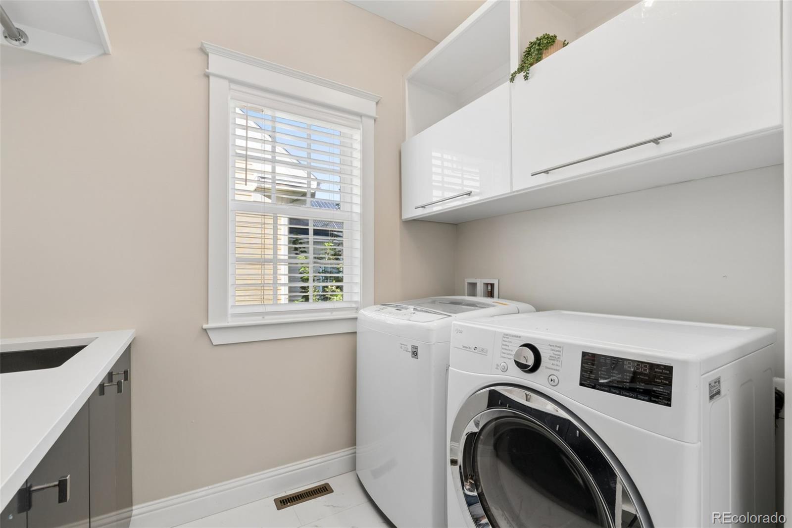 MLS Image #29 for 8131 e 33rd avenue,denver, Colorado