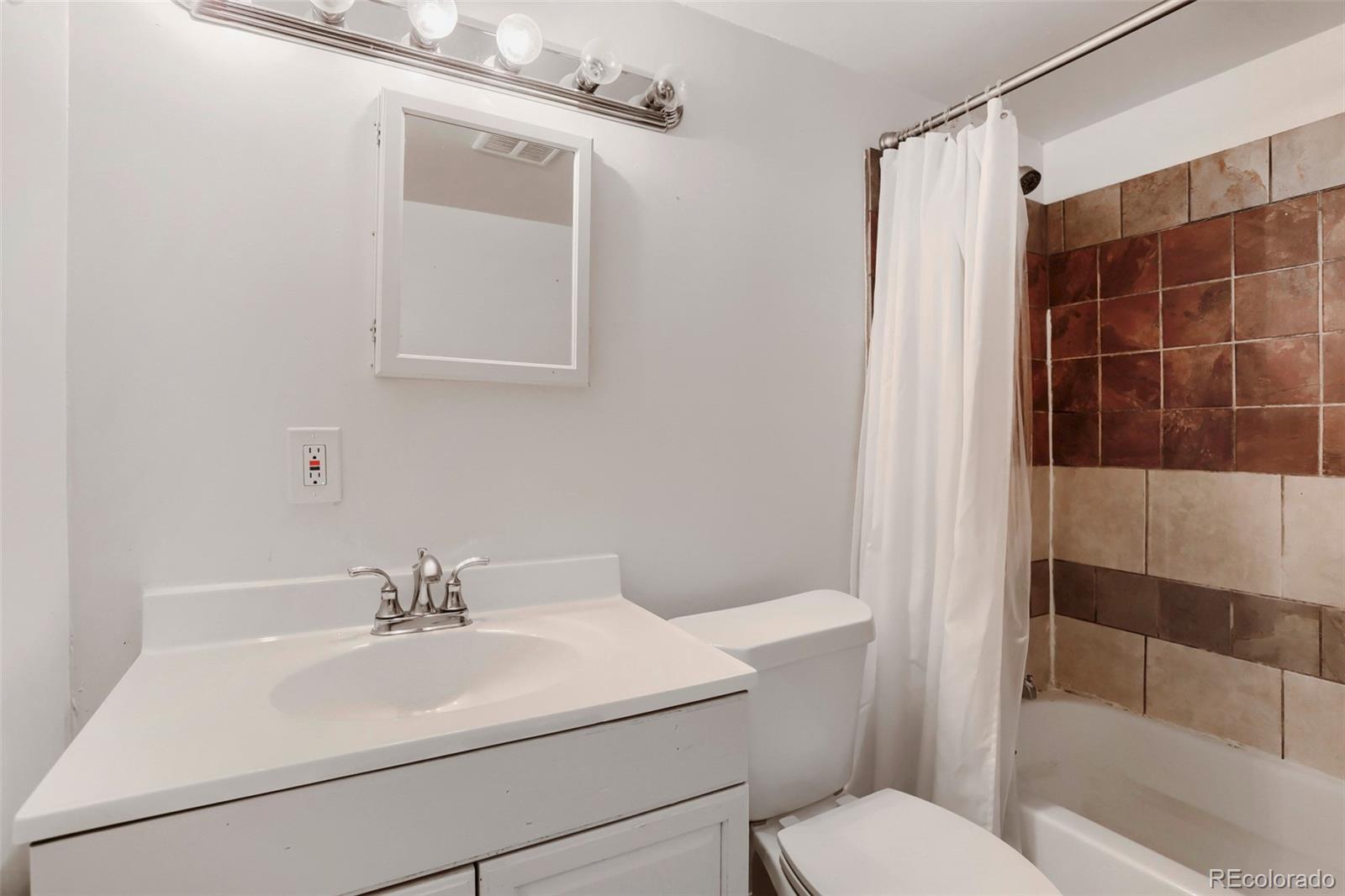 MLS Image #20 for 2249 s high street,denver, Colorado