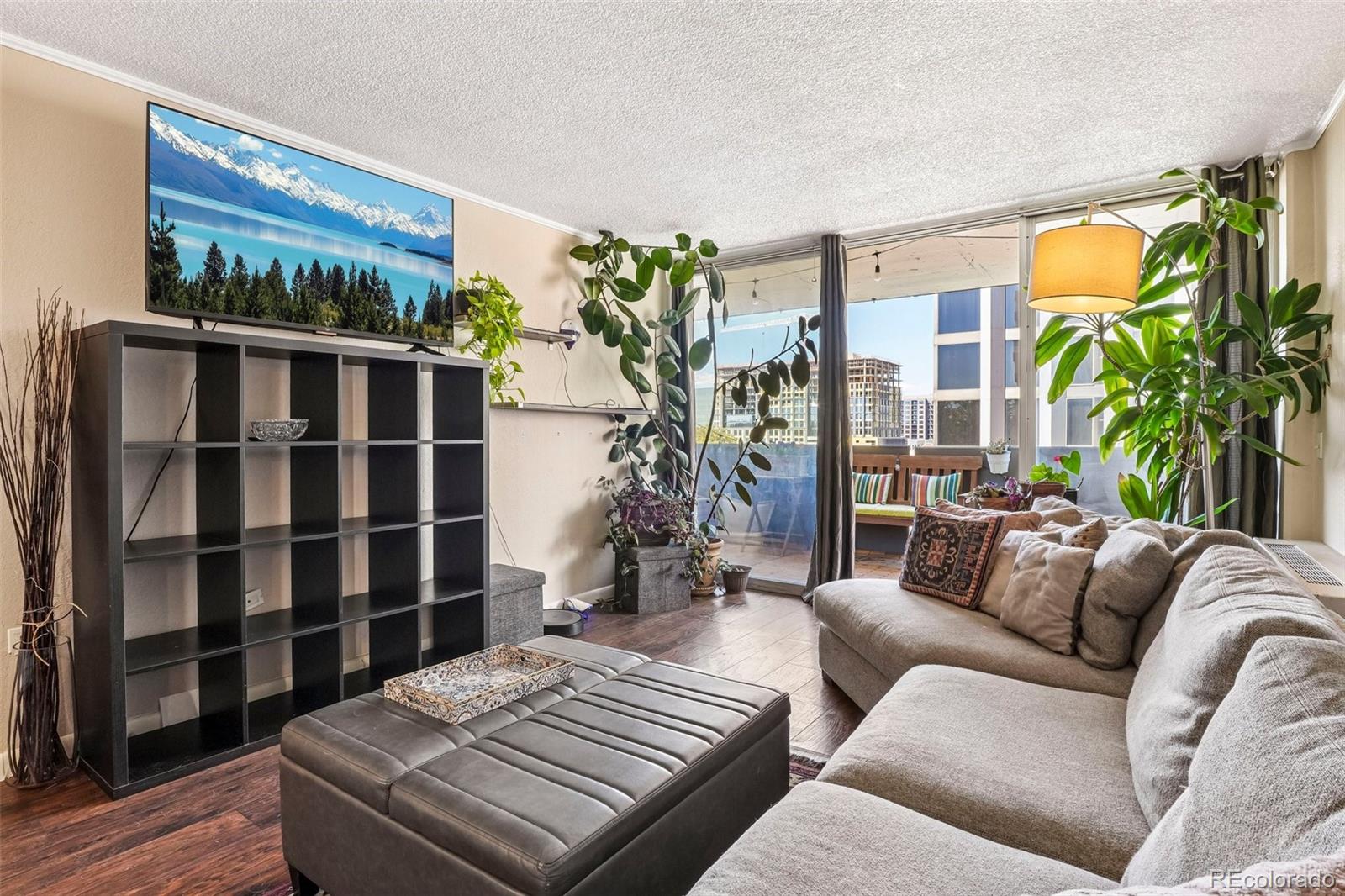 MLS Image #10 for 909 n logan street,denver, Colorado