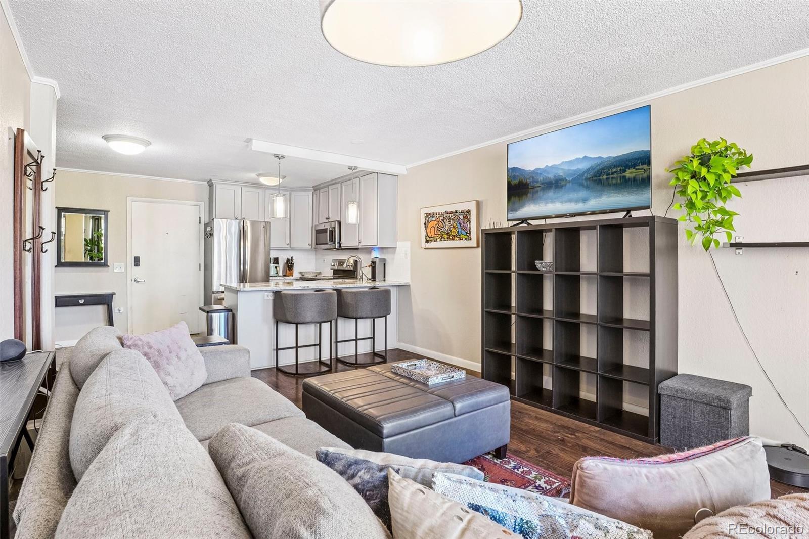 MLS Image #11 for 909 n logan street,denver, Colorado