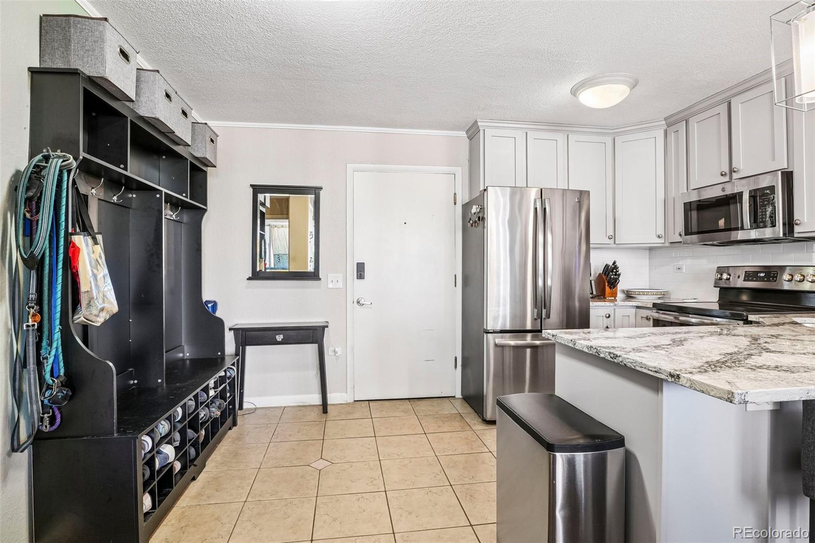 MLS Image #16 for 909 n logan street,denver, Colorado
