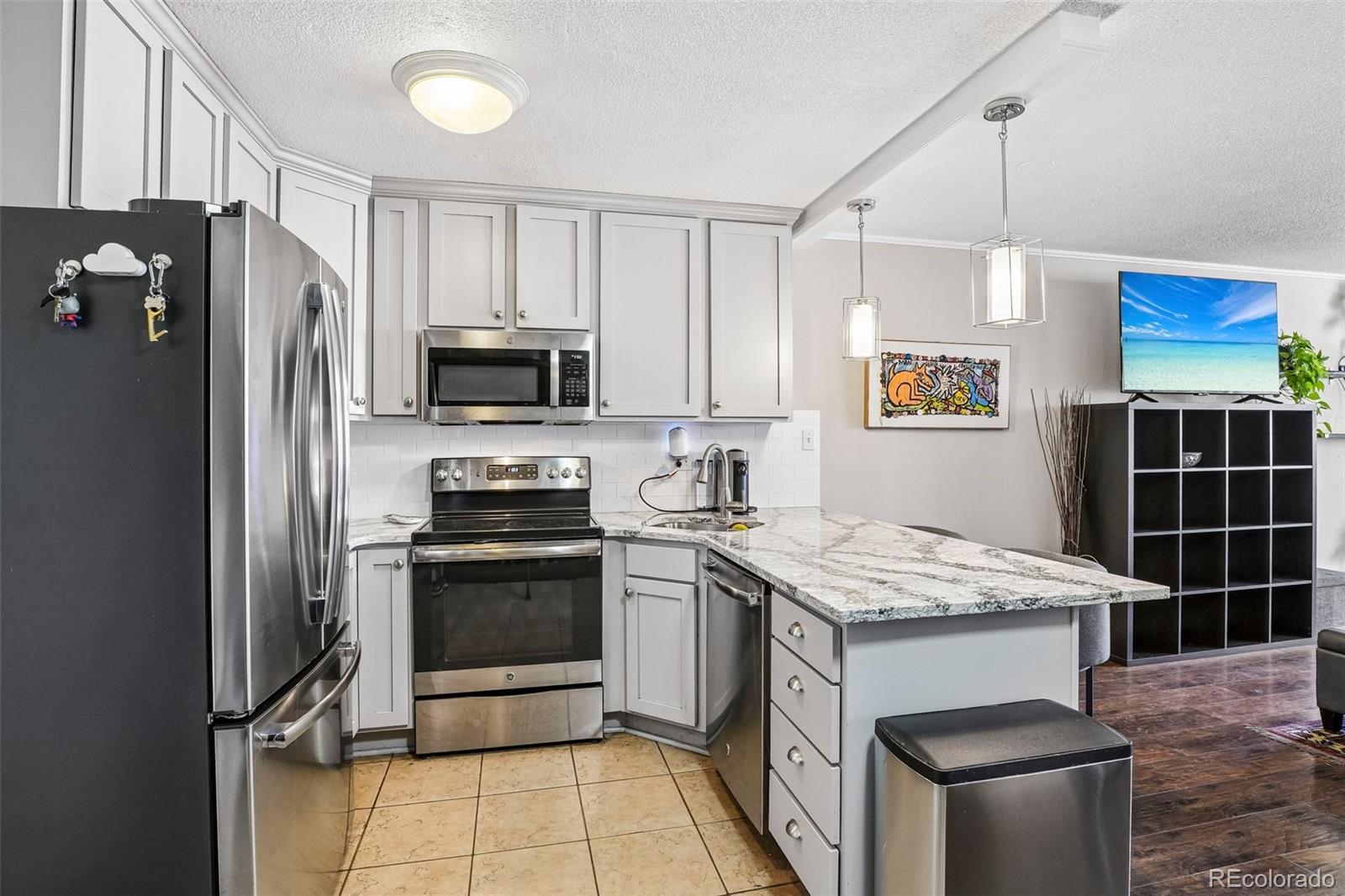 MLS Image #17 for 909 n logan street,denver, Colorado