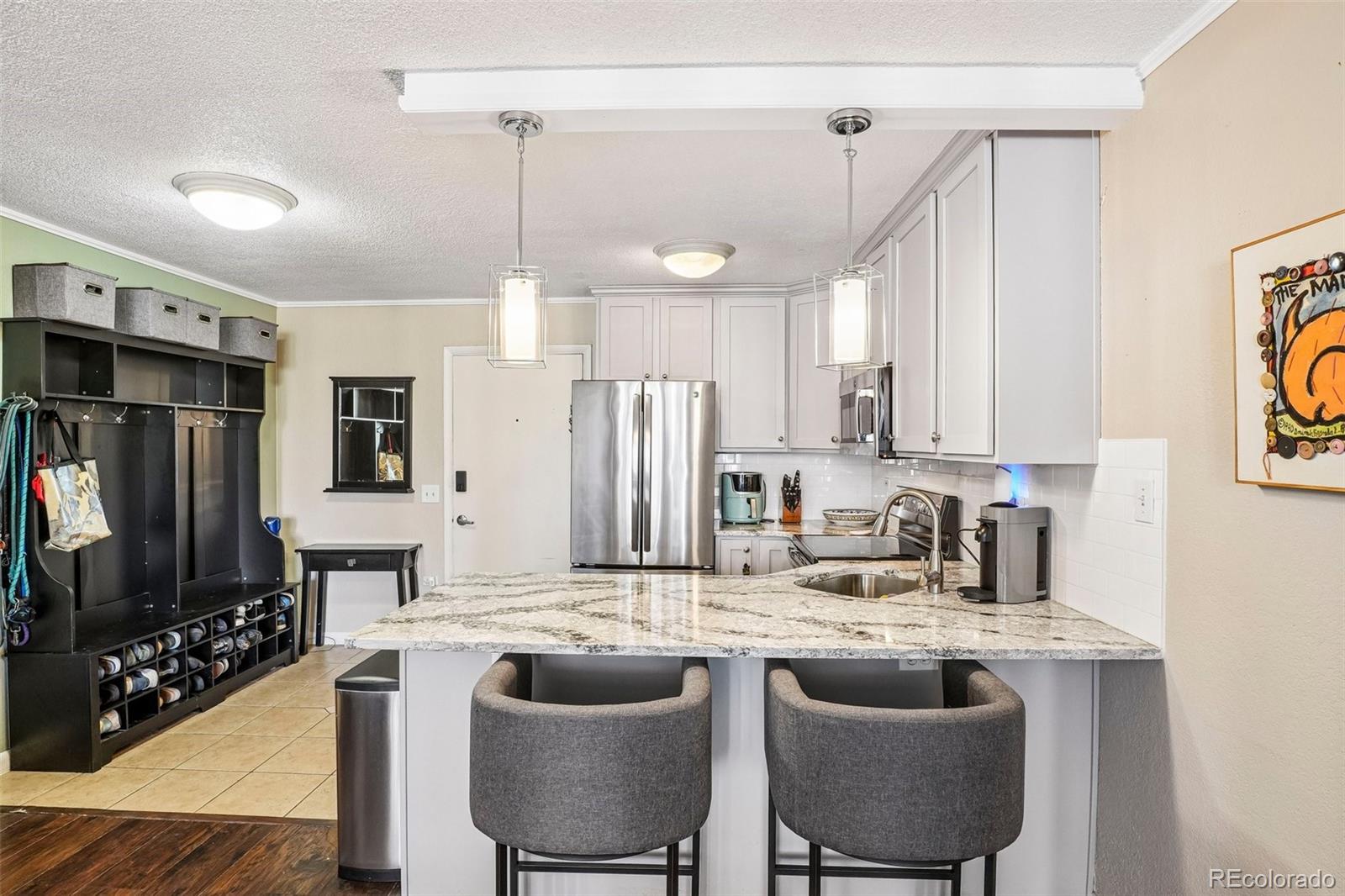 MLS Image #19 for 909 n logan street,denver, Colorado