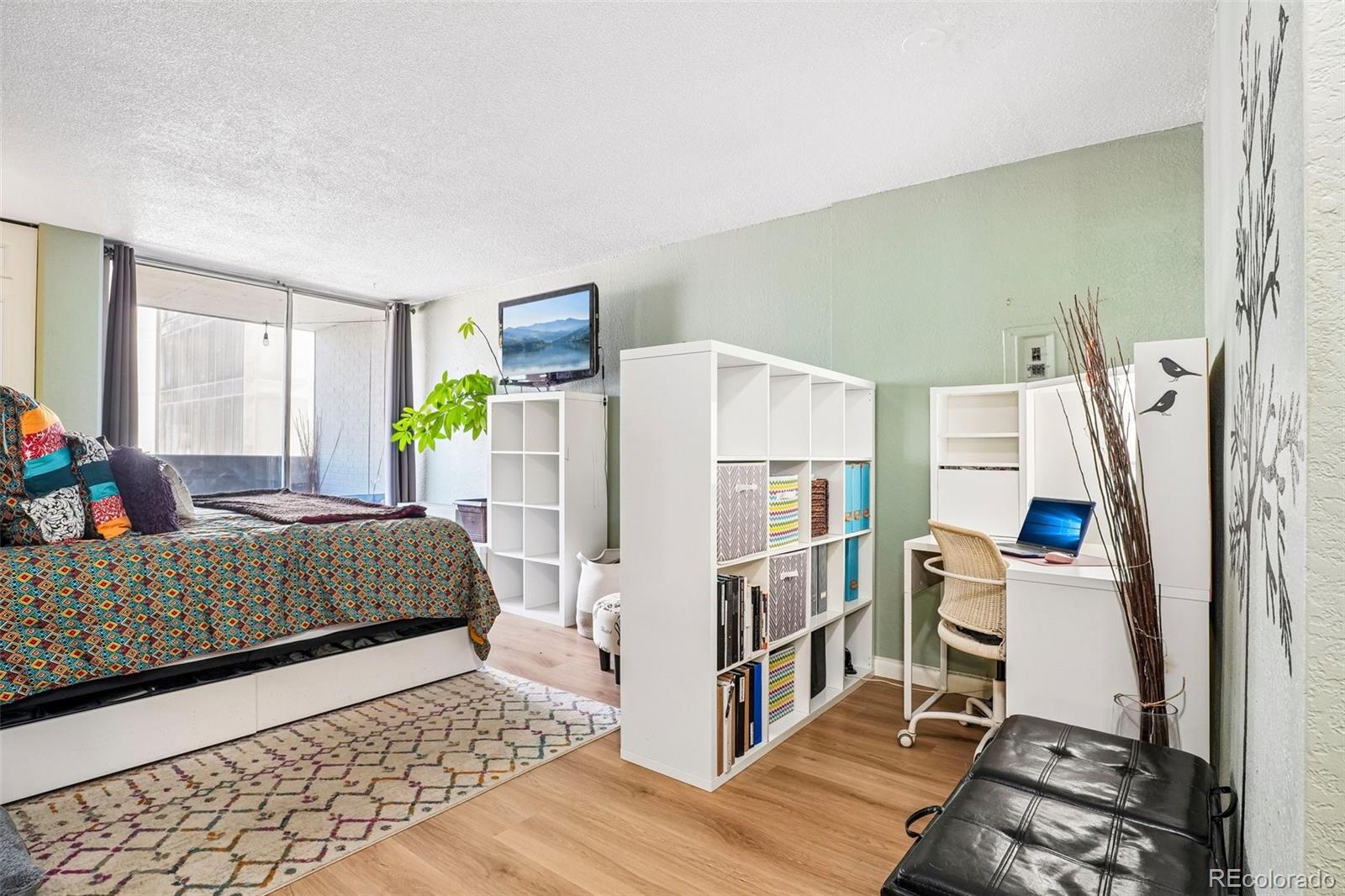 MLS Image #23 for 909 n logan street,denver, Colorado