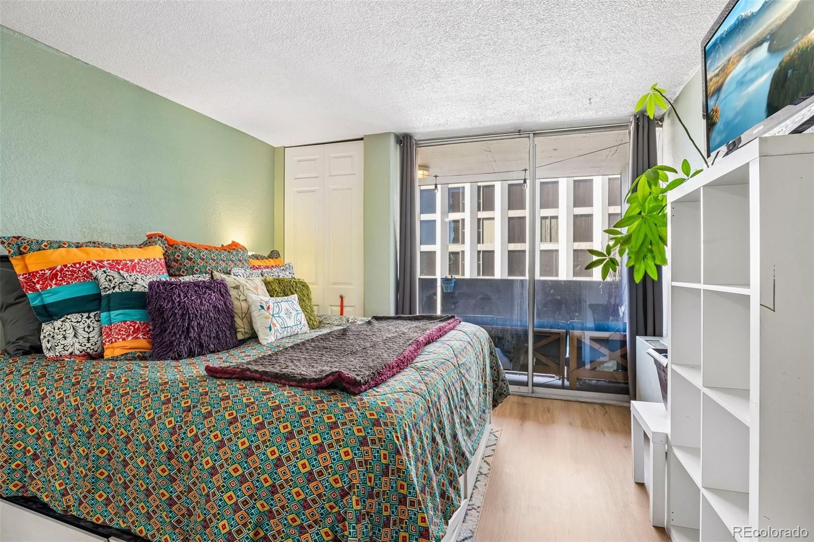 MLS Image #26 for 909 n logan street,denver, Colorado
