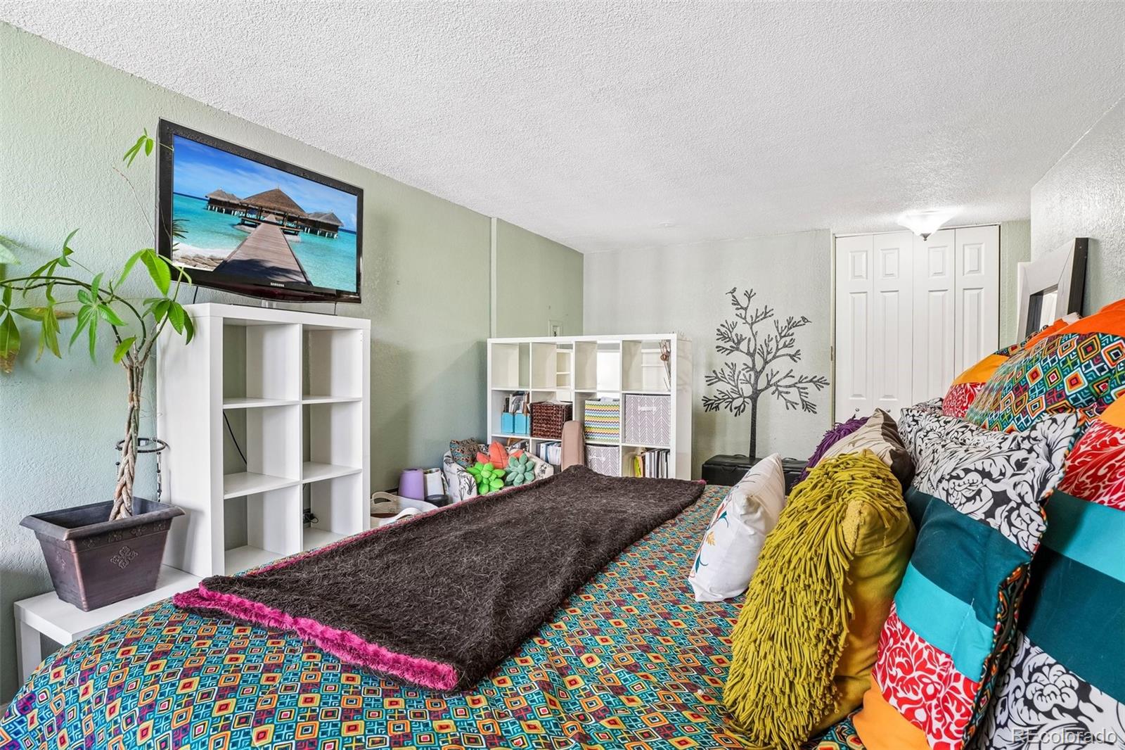 MLS Image #29 for 909 n logan street,denver, Colorado