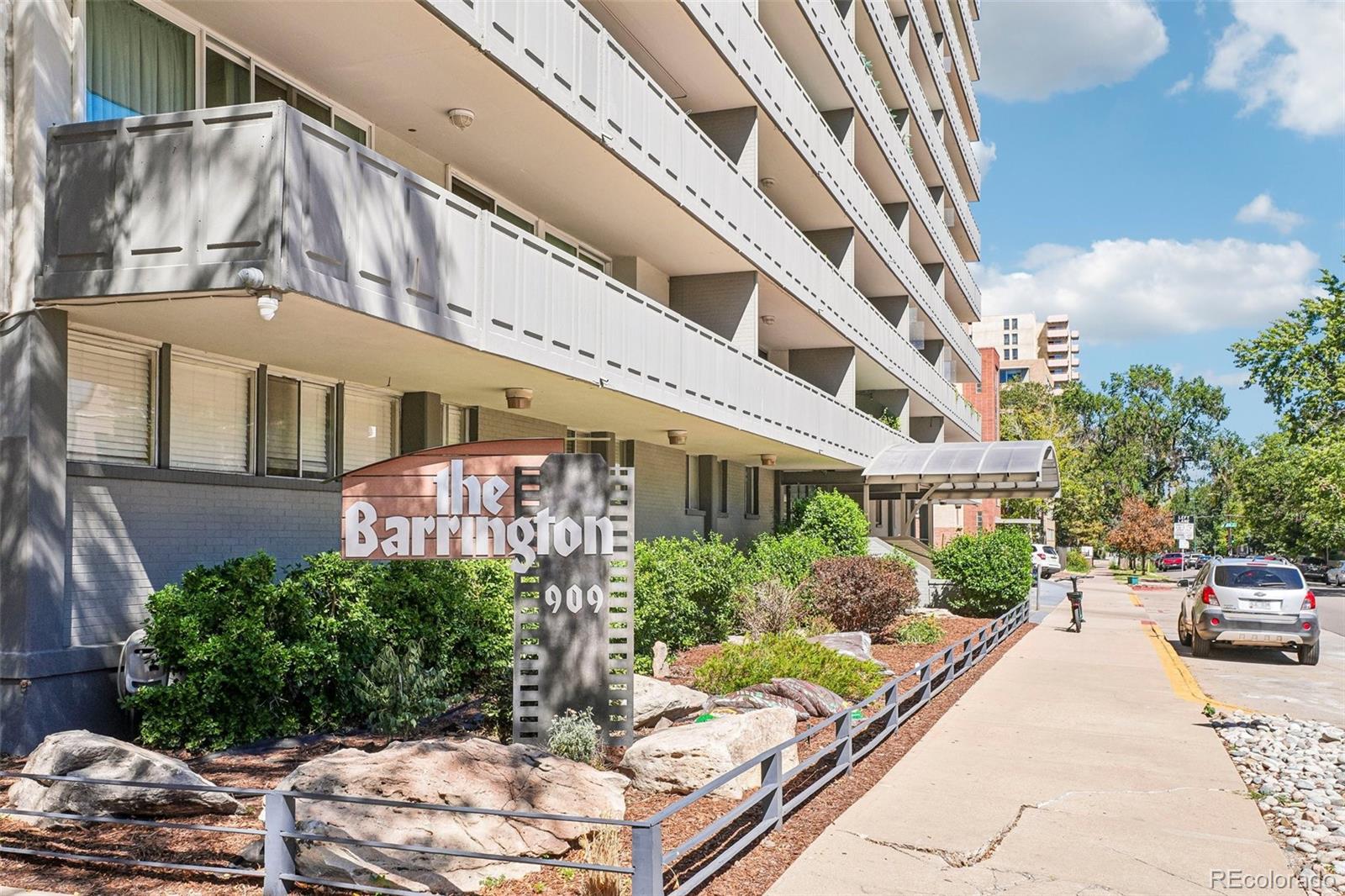 MLS Image #3 for 909 n logan street,denver, Colorado