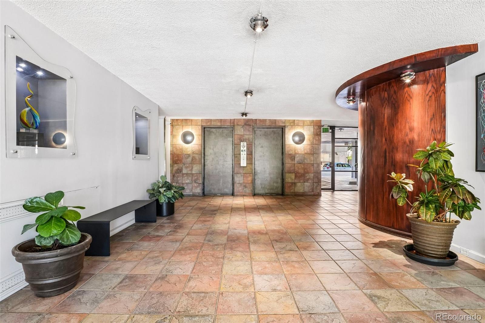 MLS Image #4 for 909 n logan street,denver, Colorado
