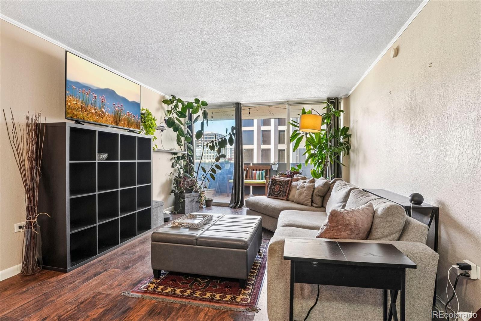 MLS Image #8 for 909 n logan street,denver, Colorado