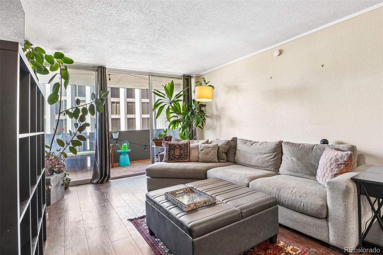 MLS Image #9 for 909 n logan street,denver, Colorado
