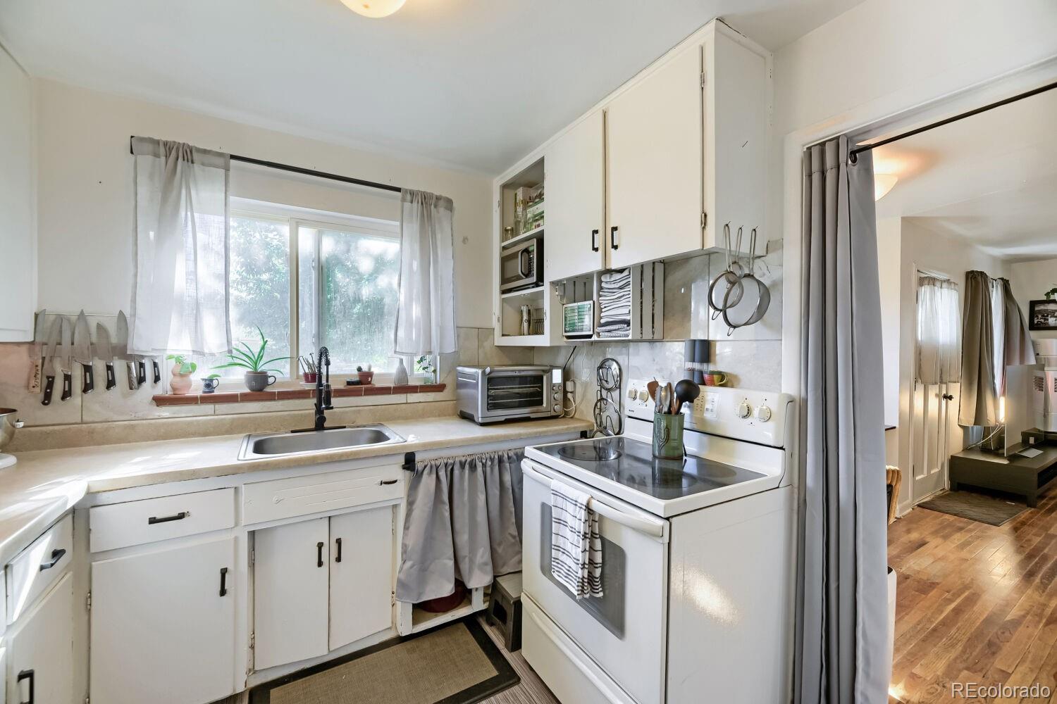 MLS Image #6 for 2625 s king street,denver, Colorado
