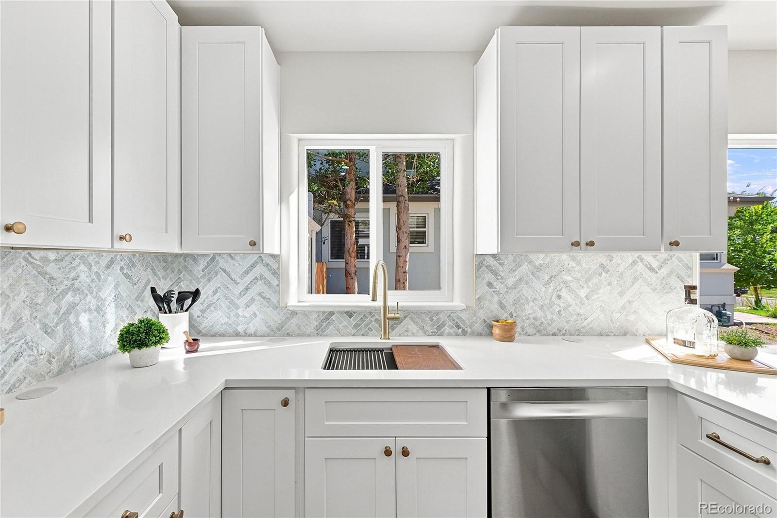 MLS Image #13 for 1840  newport street,denver, Colorado