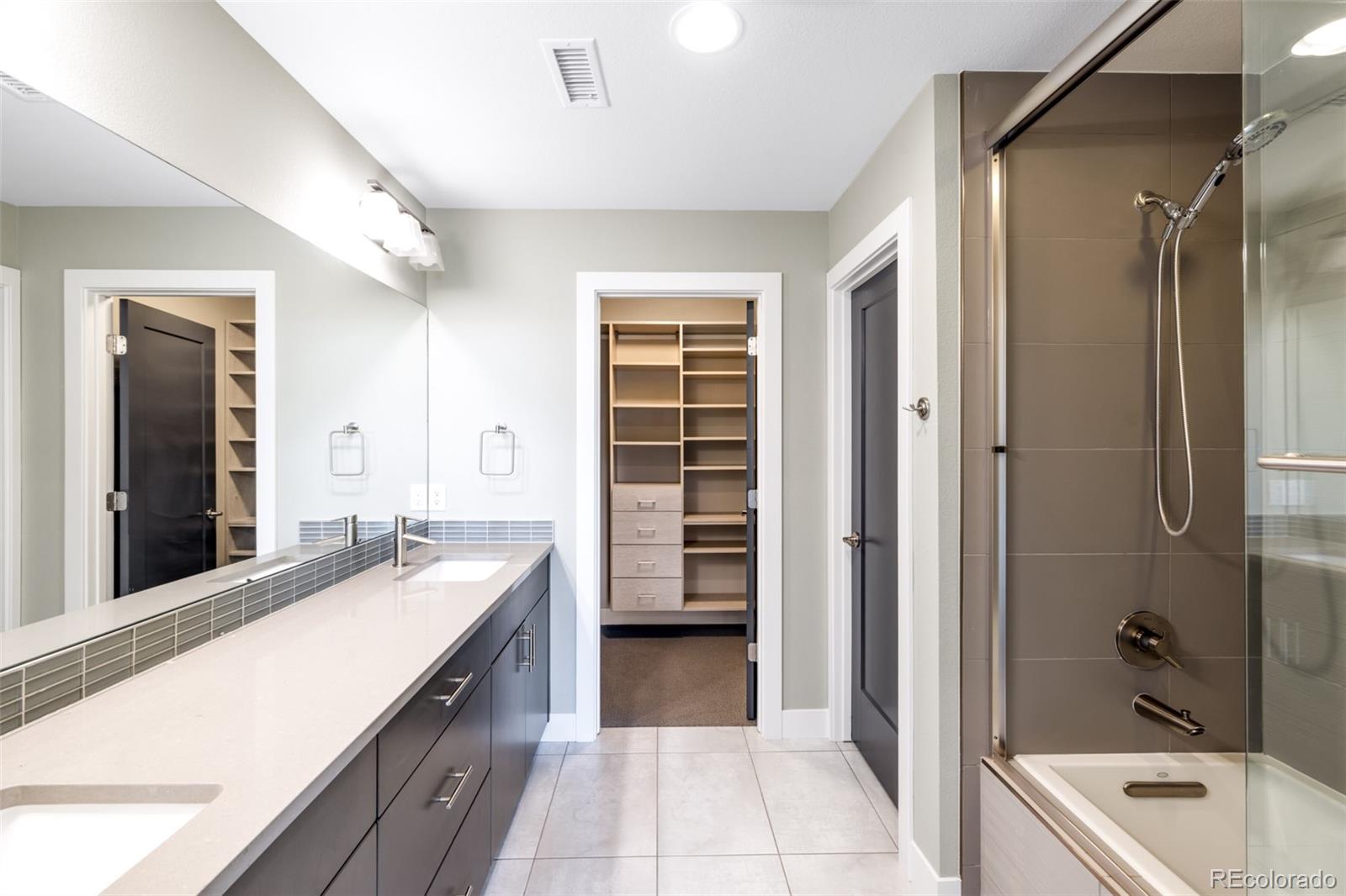 MLS Image #23 for 6949 e lowry boulevard,denver, Colorado