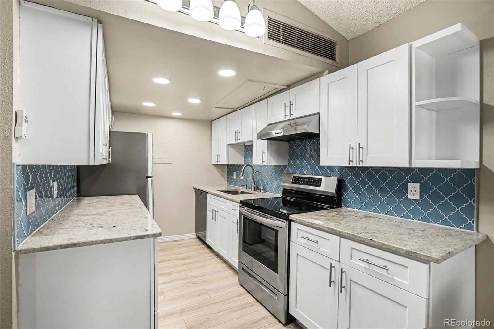 MLS Image #16 for 3426 s locust street,denver, Colorado