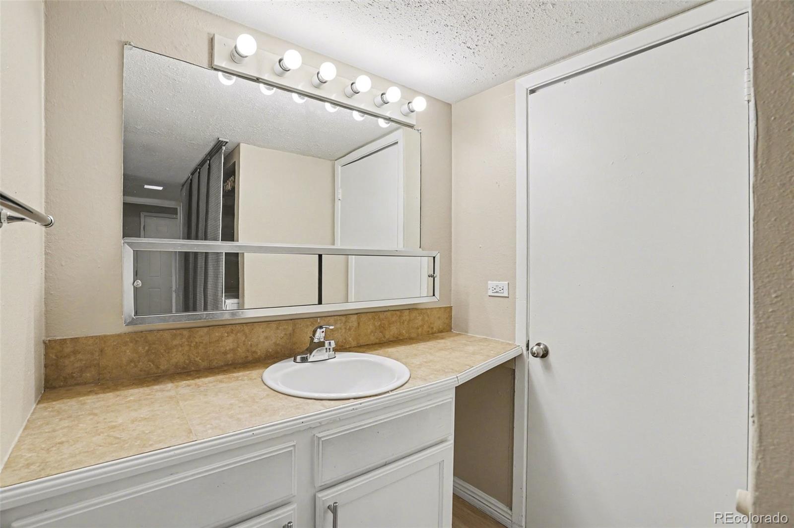 MLS Image #4 for 3426 s locust street,denver, Colorado