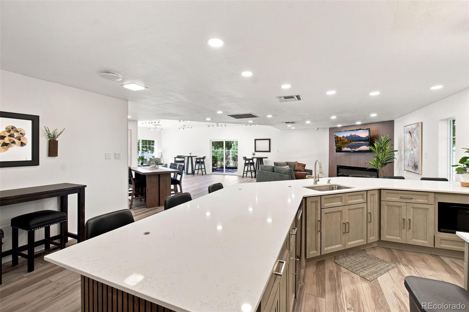 MLS Image #14 for 5770 e warren avenue,denver, Colorado