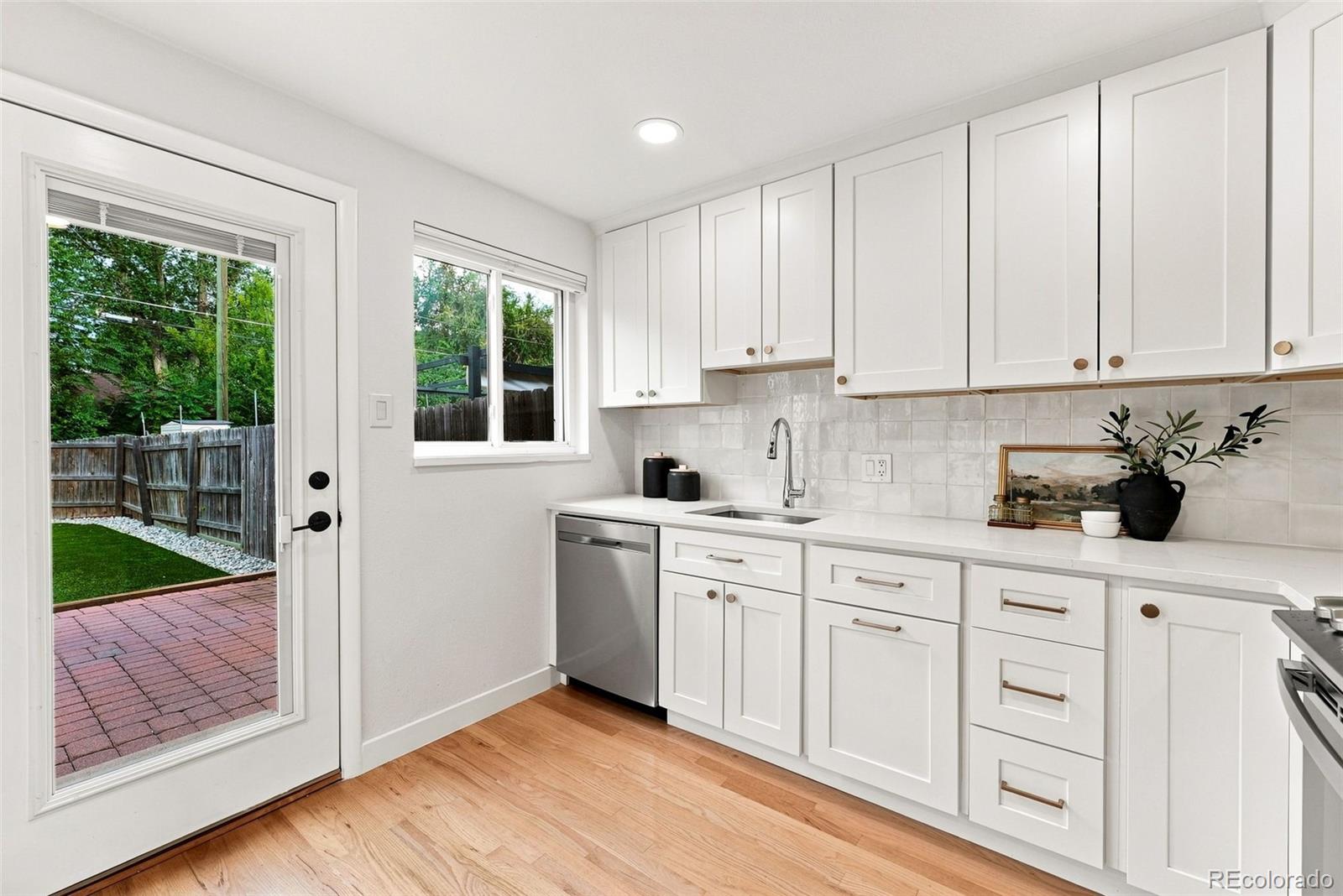 MLS Image #14 for 1364  ivanhoe street,denver, Colorado