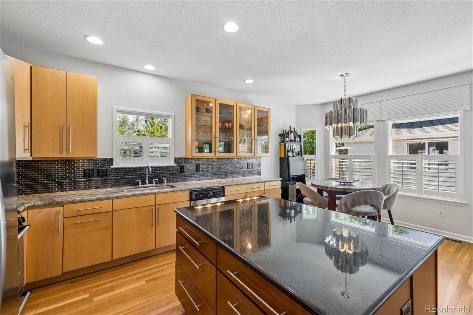 MLS Image #11 for 902 s leyden street,denver, Colorado
