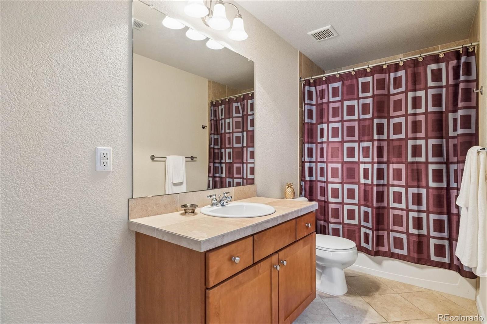 MLS Image #29 for 902 s leyden street,denver, Colorado