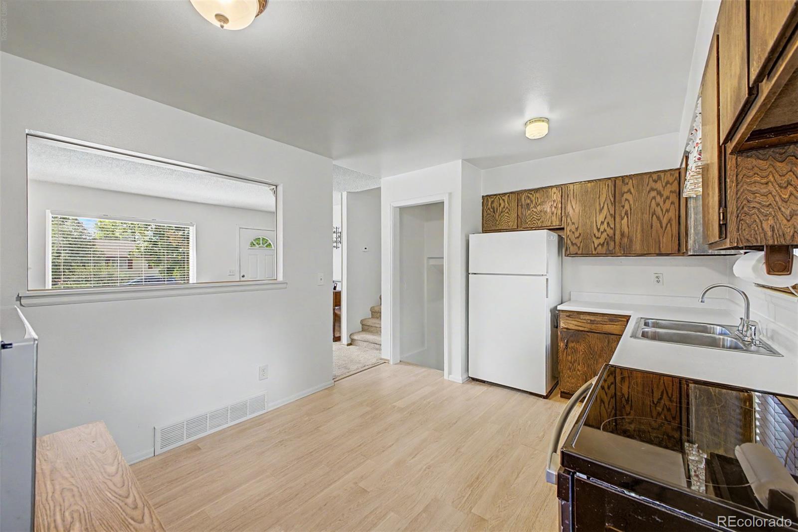 MLS Image #5 for 914 s macon street,aurora, Colorado