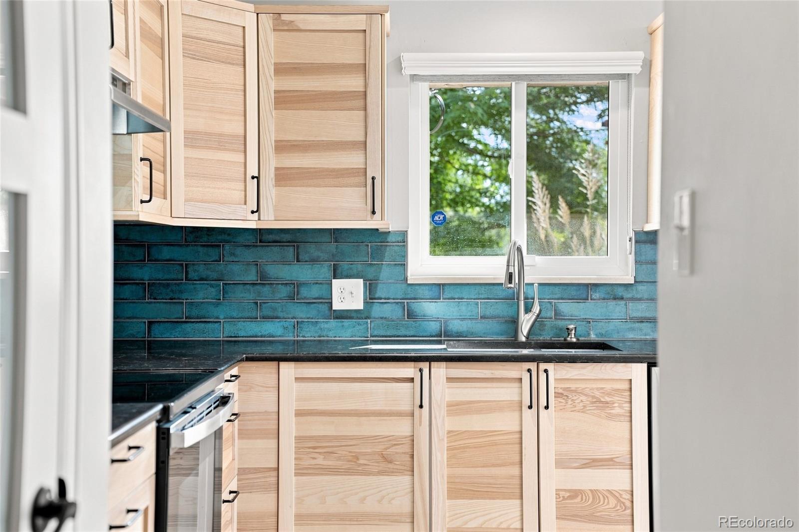 MLS Image #5 for 1461 s magnolia way,denver, Colorado