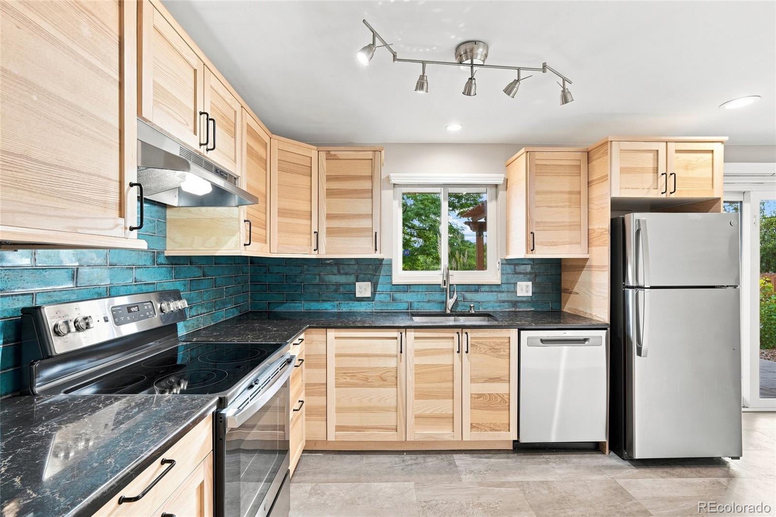 MLS Image #7 for 1461 s magnolia way,denver, Colorado
