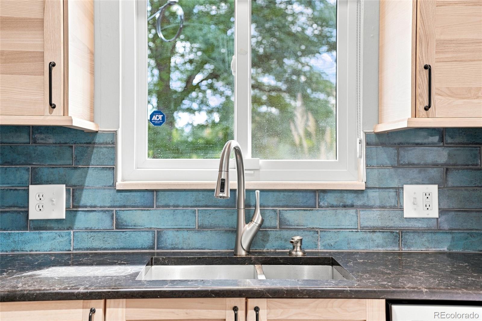 MLS Image #9 for 1461 s magnolia way,denver, Colorado