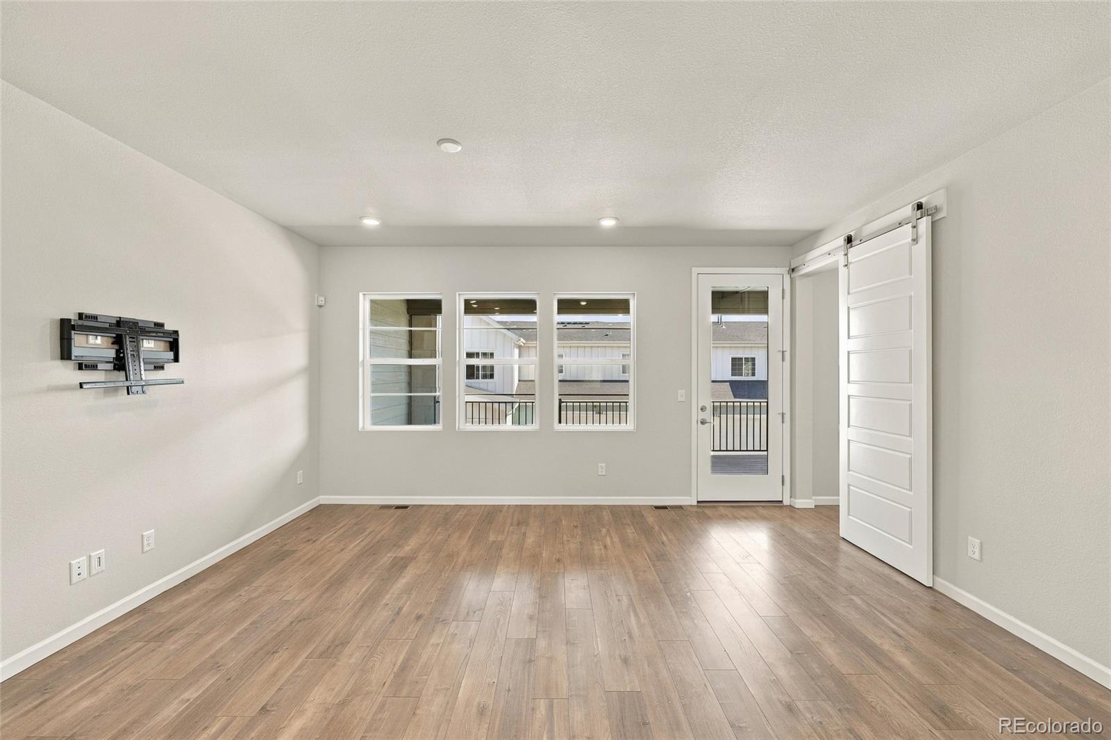 MLS Image #10 for 8806  fraser river loop,littleton, Colorado