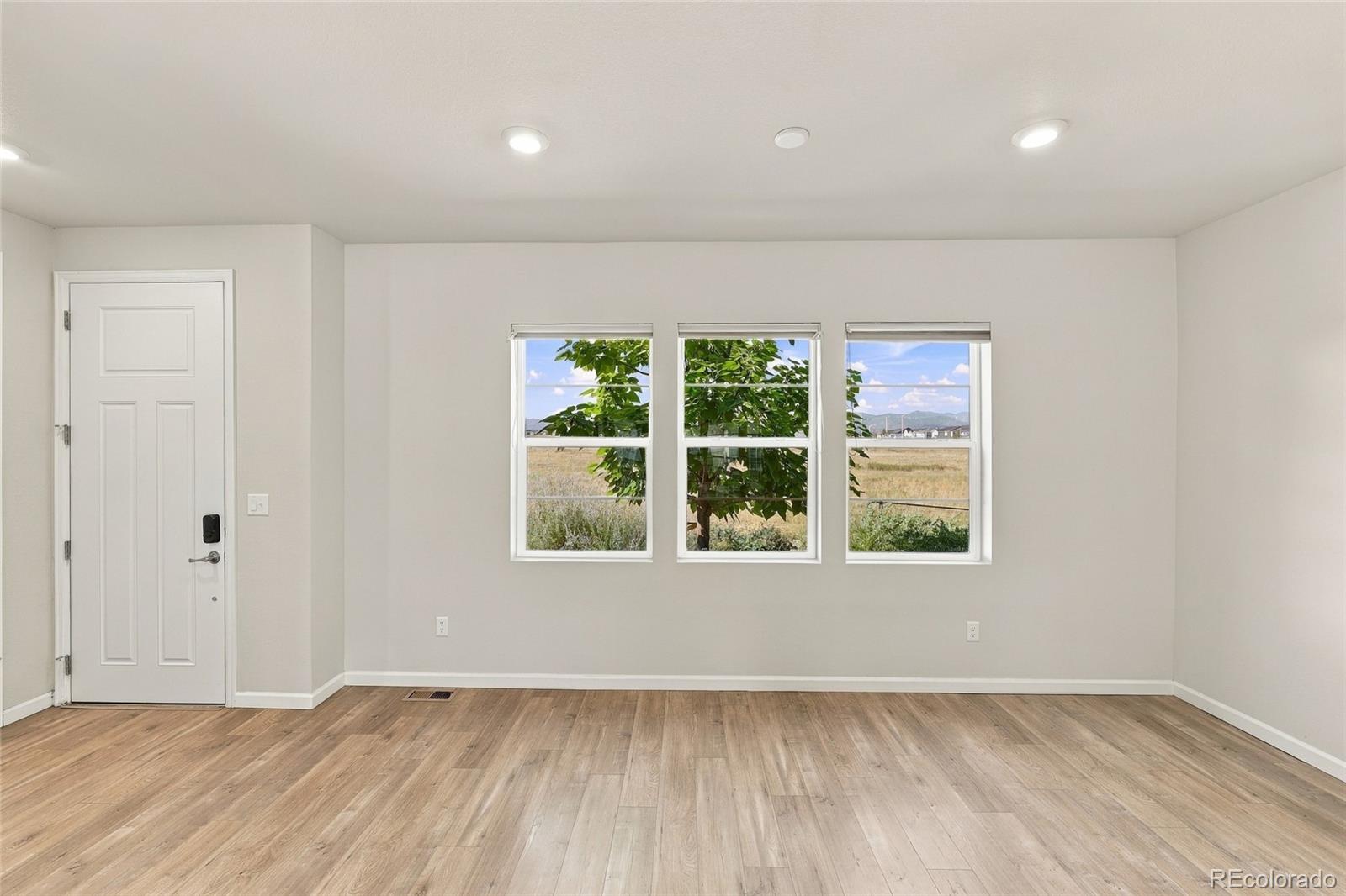MLS Image #2 for 8806  fraser river loop,littleton, Colorado