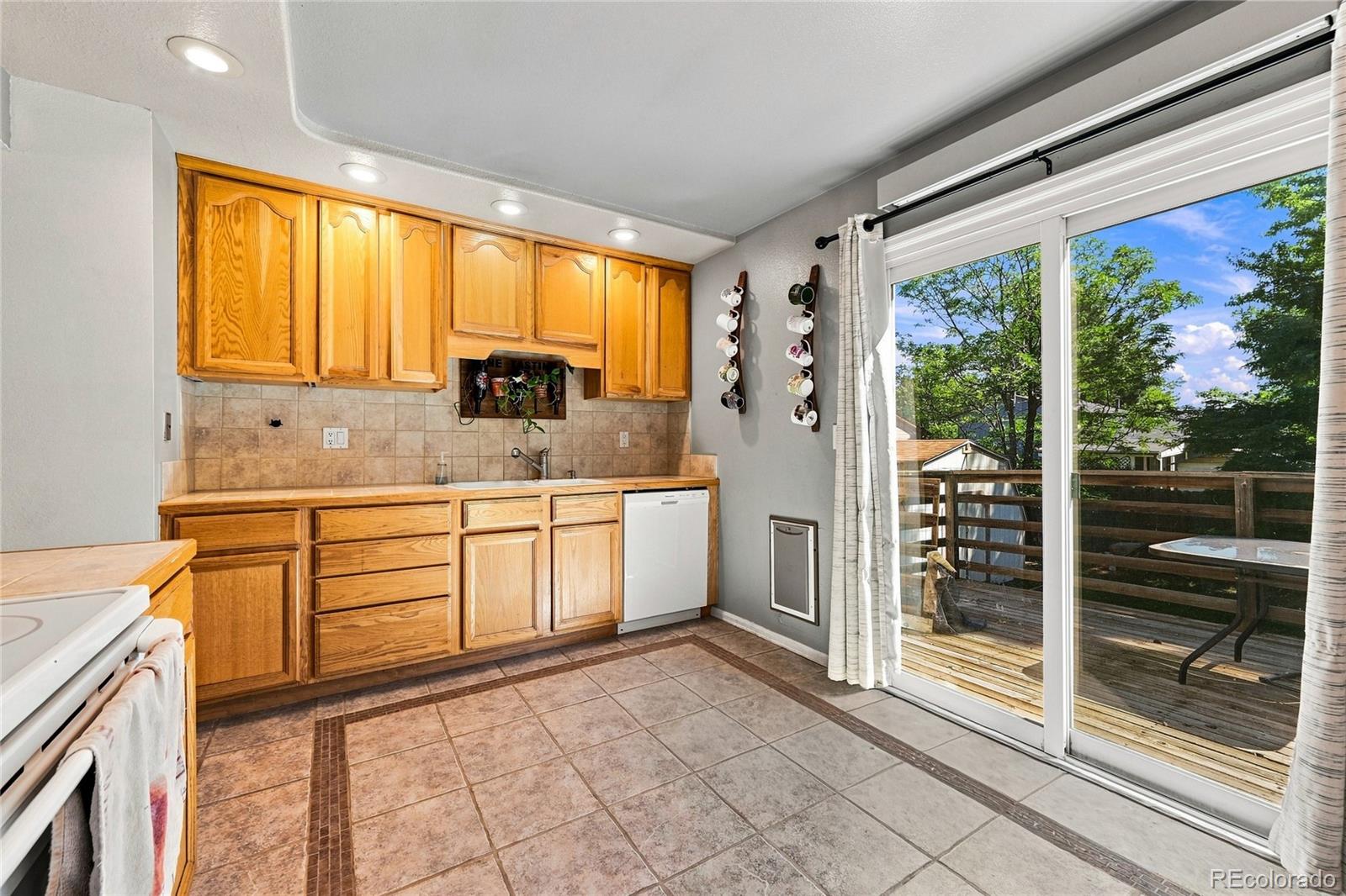 MLS Image #11 for 4640 s everett street,denver, Colorado