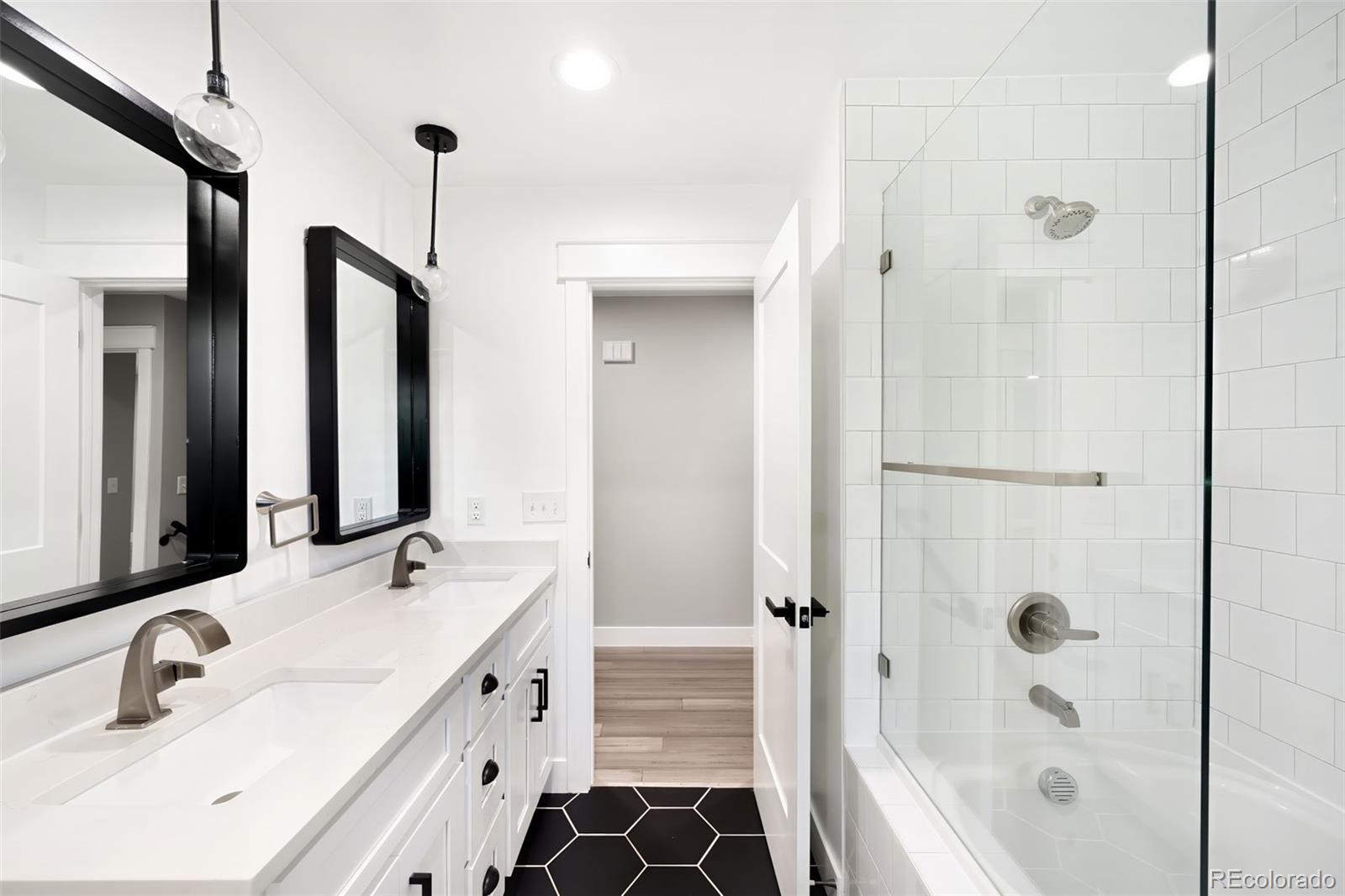 MLS Image #23 for 4015 s olive street,denver, Colorado
