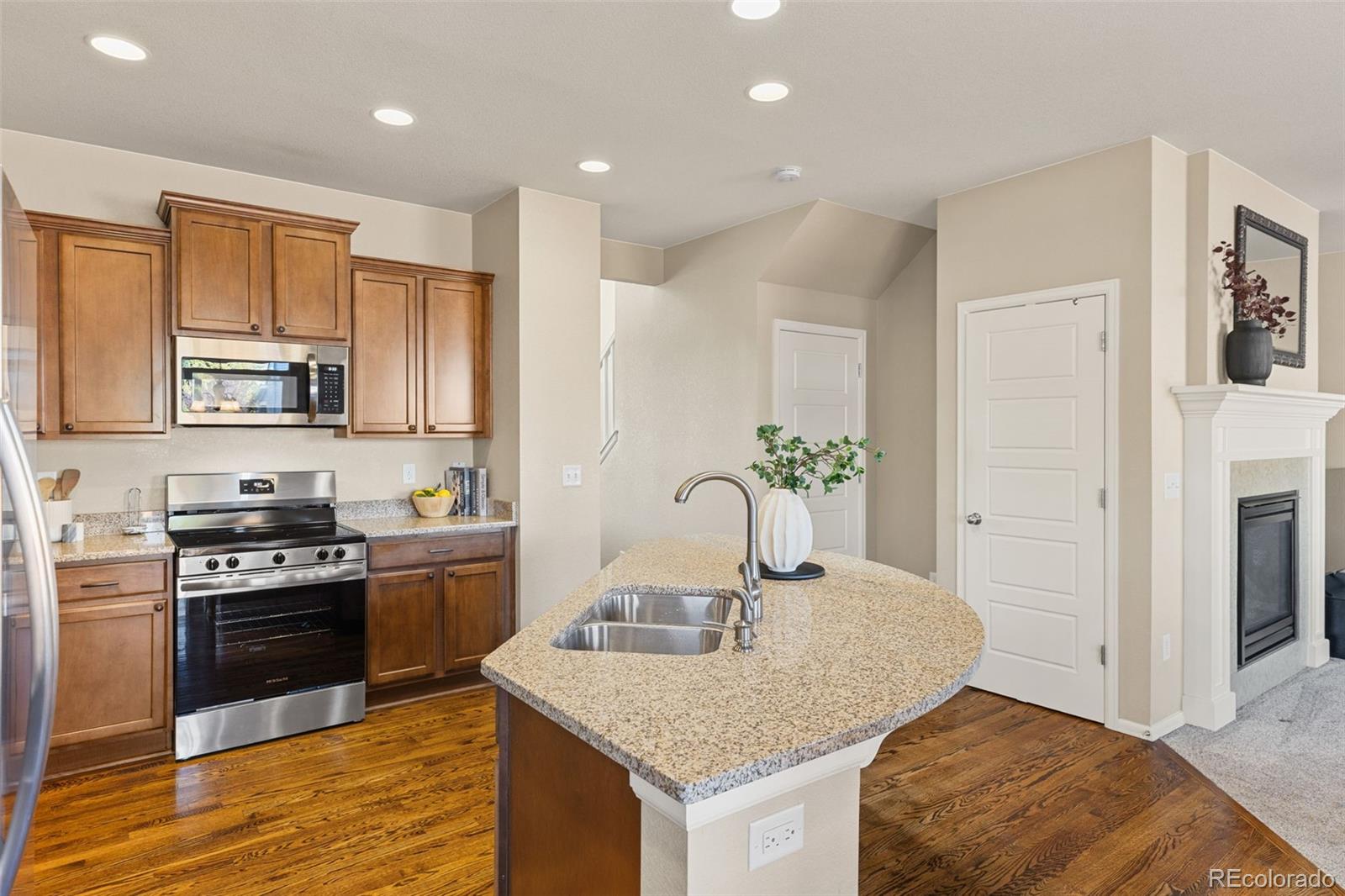 MLS Image #5 for 163 n jamestown way,aurora, Colorado