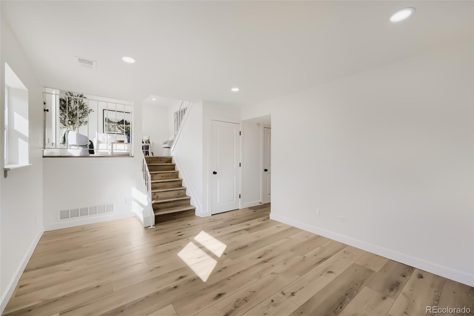 MLS Image #14 for 4618  fontana way,denver, Colorado