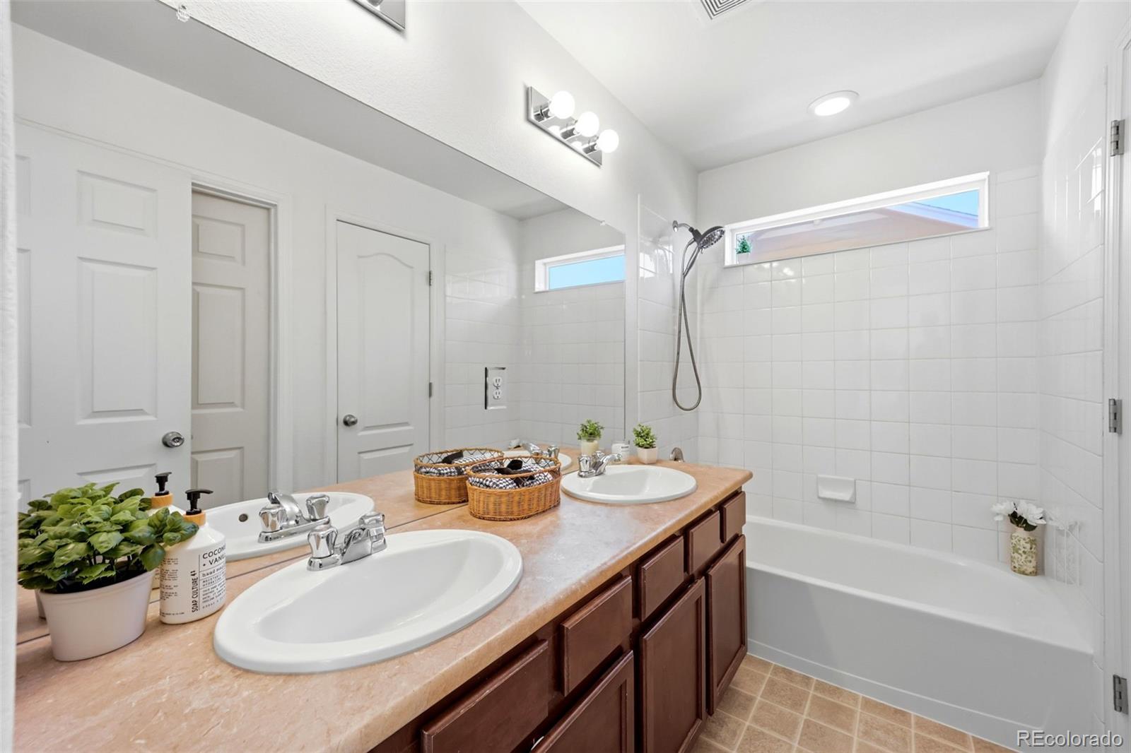 MLS Image #9 for 25830 e byers place,aurora, Colorado