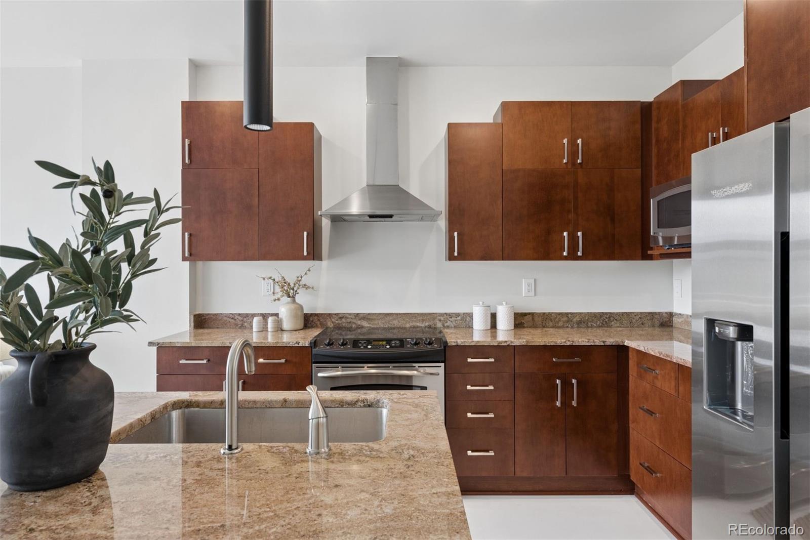 MLS Image #17 for 2958  syracuse street 315,denver, Colorado