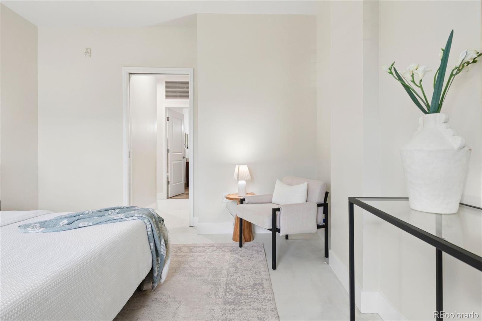 MLS Image #22 for 2958  syracuse street 315,denver, Colorado