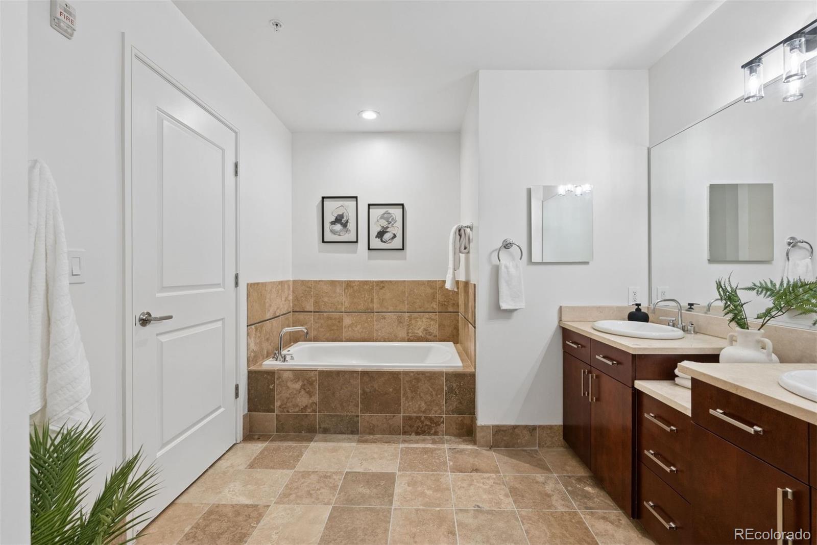 MLS Image #24 for 2958  syracuse street 315,denver, Colorado