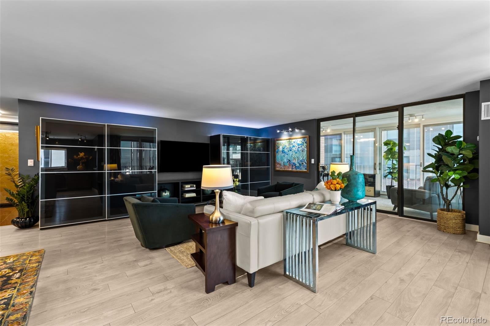 MLS Image #4 for 1551  larimer street,denver, Colorado